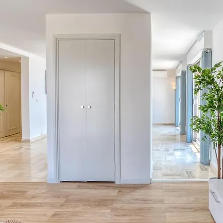 Apartment L43 Maurice Erronee *